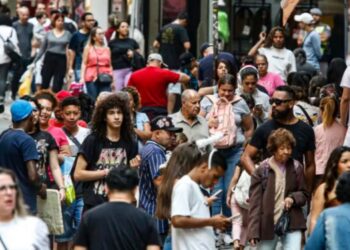 Desemprego sobe para 5,8% no Brasil, mas mercado de trabalho mantém nível elevado de ocupação